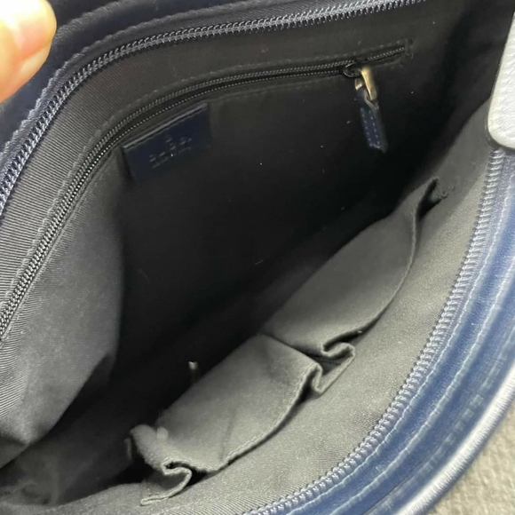 100% Authentic Gucci Leather Messenger Crossbody 450-102024 - Picture 12 of 16